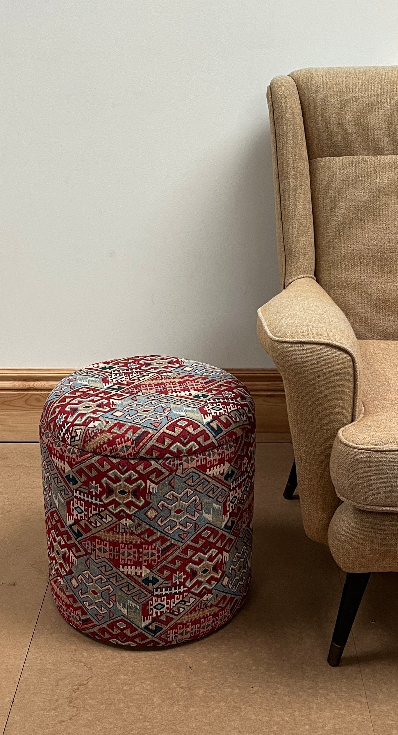 40 cms diameter round ottoman with storage