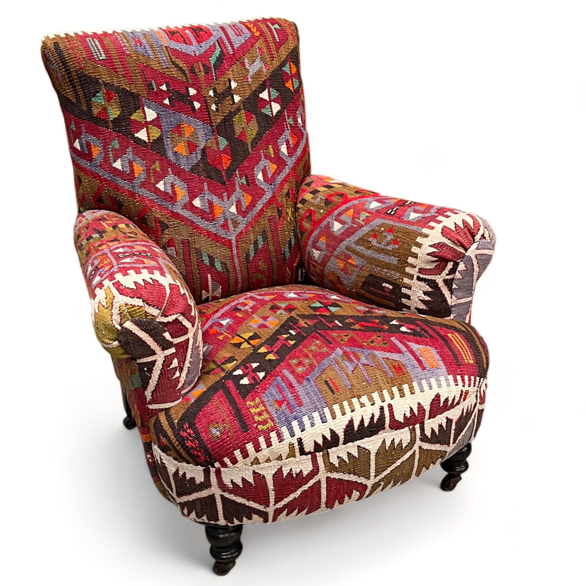 vintage-armchair-01 (1).jpg__PID:02b00b58-3730-463d-b379-3e20484fd347